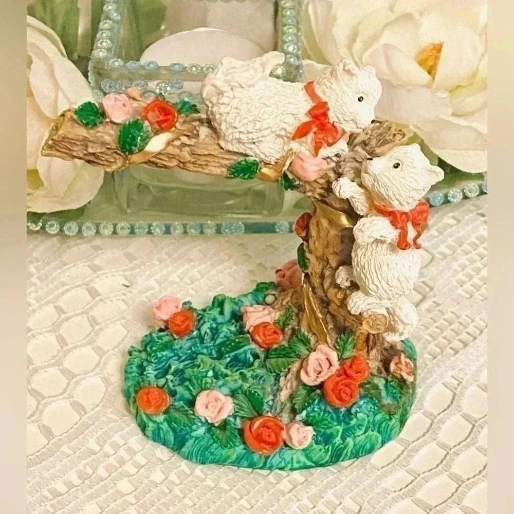 🌸 Vintage ceramic figurine of 2 playful kittens on a tree 🌸 Hand painted 🌸